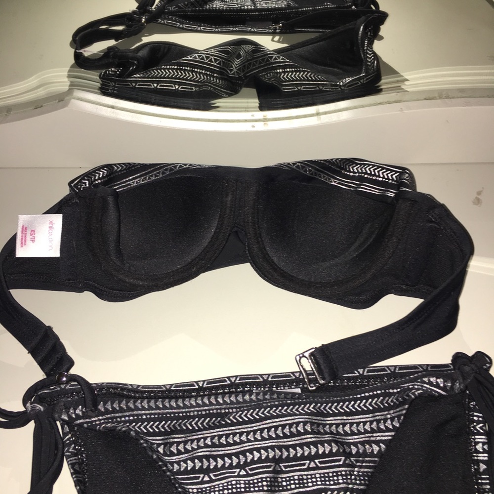 black bikini - Picture 2 of 4